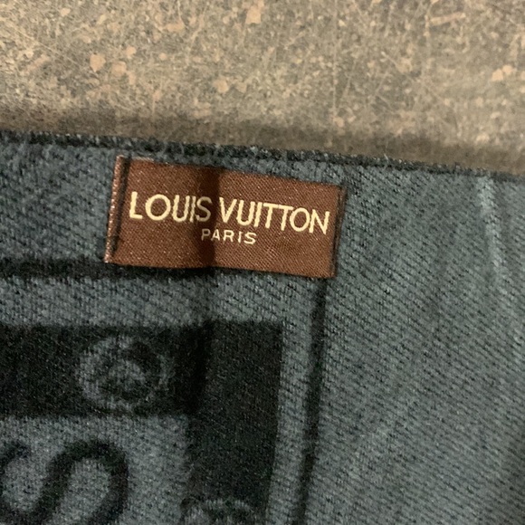 LV Double-sided stole - Picture 5 of 5